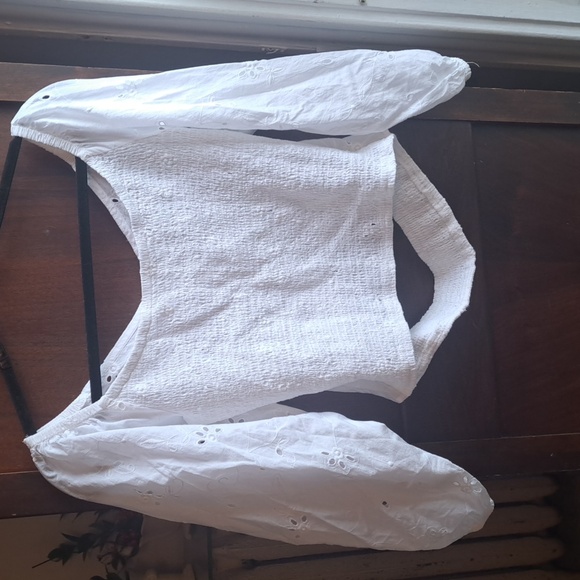 Express woman's size small white 100% cotton eyelet 1/2 blouse - Picture 6 of 7